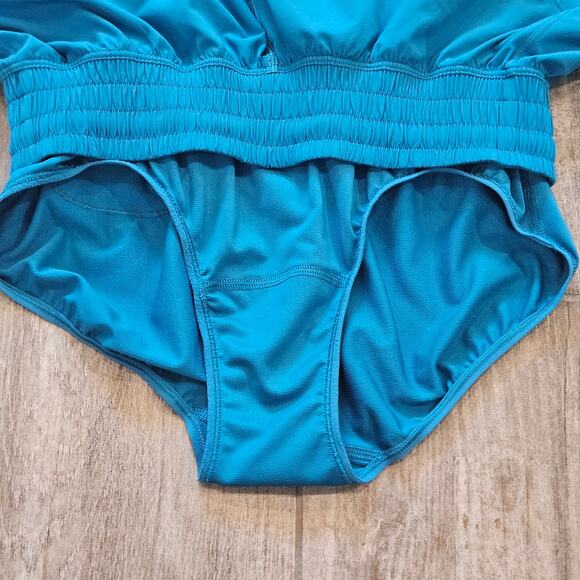 Lululemon Shake It Out Shorts Womens XS Lightweight Run Training Athleisure - Picture 8 of 8